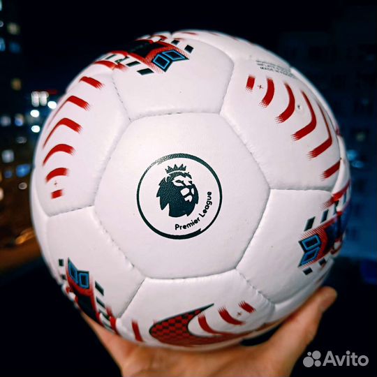 Новый футбольный мяч Nike Strike