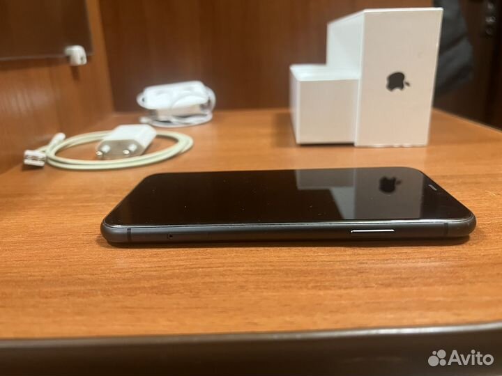 iPhone 11, 64 ГБ