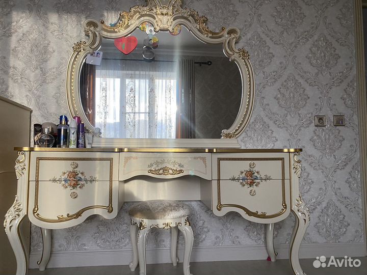 Спальный гарнитур