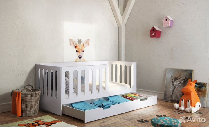 Низкая кровать с высокими бортиками без фотопечати