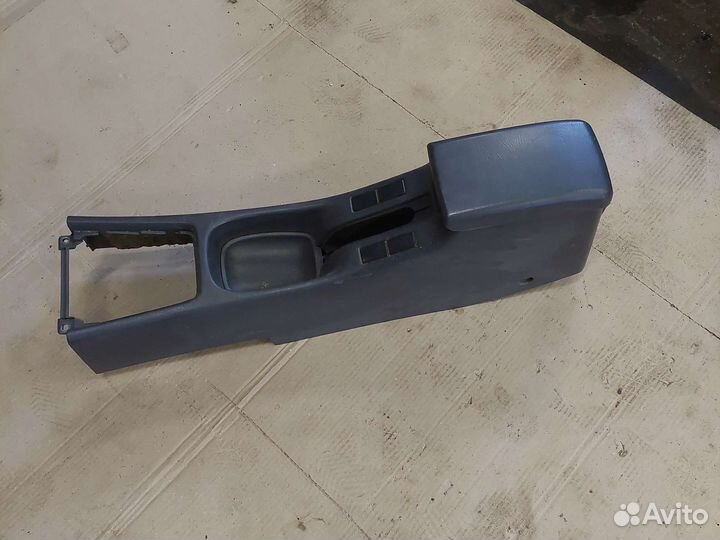 Подлокотник Nissan Primera P11 ниссан примера п11