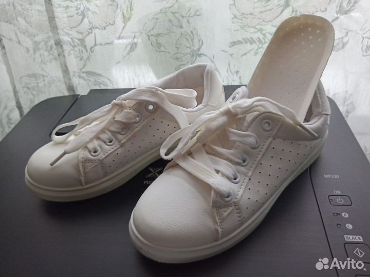 Продам кроссовки