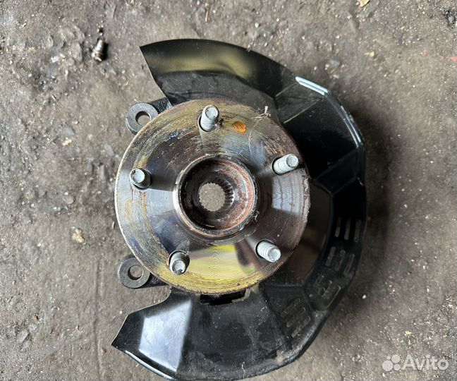 Передний левый поворотный кулак Toyota Corolla 210