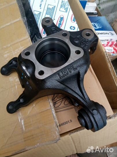 Цапфа задняя левая