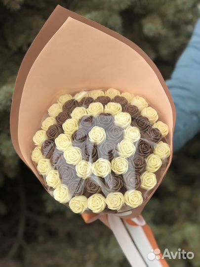 Букеты из шоколада к 8 Марта