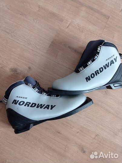 Лыжные ботинки