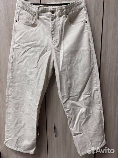 Бежевые джинсы