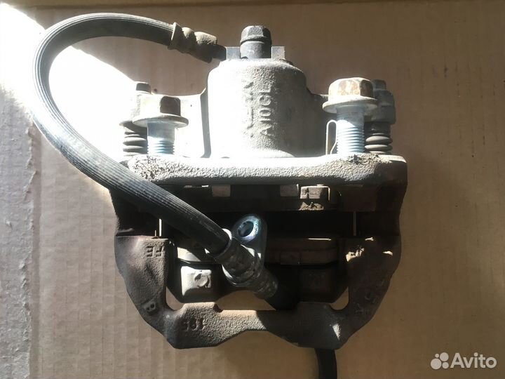 Суппорт тормозной задний правый Honda Elysion