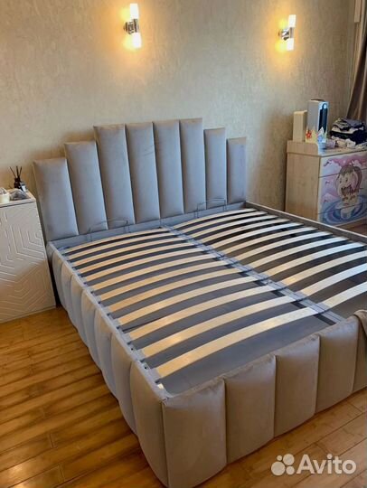 Белая кровать