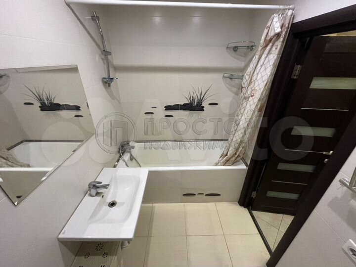 3-к. квартира, 81,3 м², 1/17 эт.