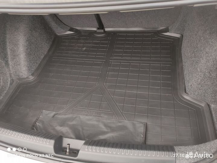 Оригинальный Коврик в багажник на vw polo