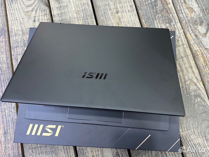 Новый ноутбук MSI Summit E14 Evo i5/16/512