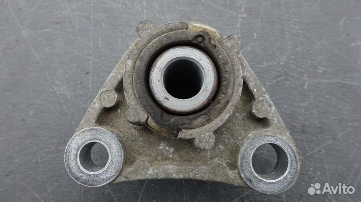 Сайлентблок правый Volvo Xc90 C59 B5254T2 2004