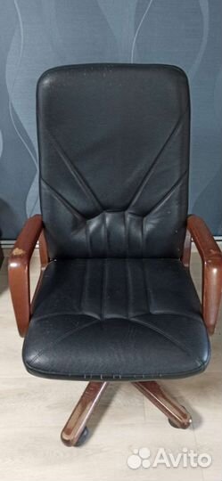 Компьютерное кресло руководителя