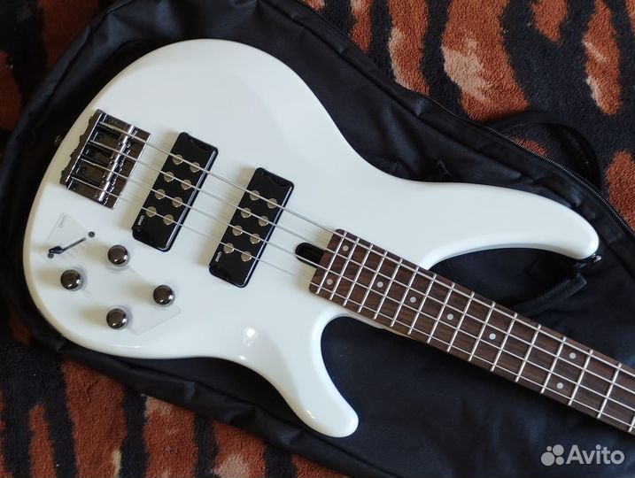 Басгитара Yamaha trbx 304 WH