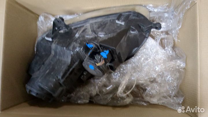 Фара (передняя) правая Volkswagen Jetta 5