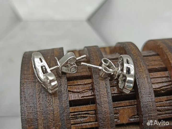 Золотые серьги с бриллиантами 750 пробы, массой 3