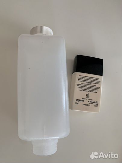 Настенный дозатор для шампуня и гелей