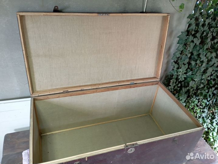 Сундук старинный