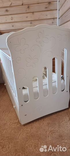 Детская кроватка с поперечным маятником