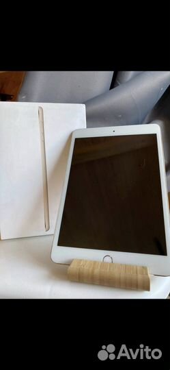 Планшет iPad mini 3