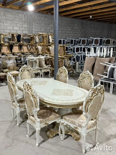 Стол и стулье 