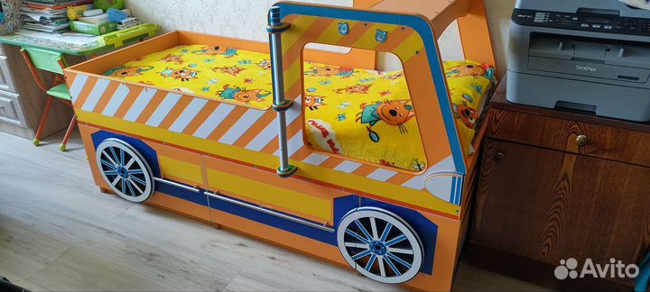 Детская кровать машина с матрасом