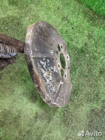 Кожух тормозного диска Mazda 323 BA