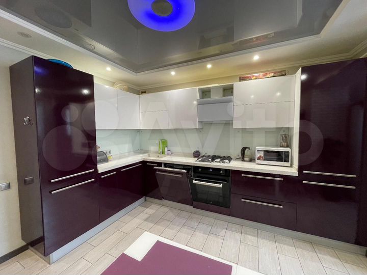 3-к. квартира, 97 м², 1/10 эт.