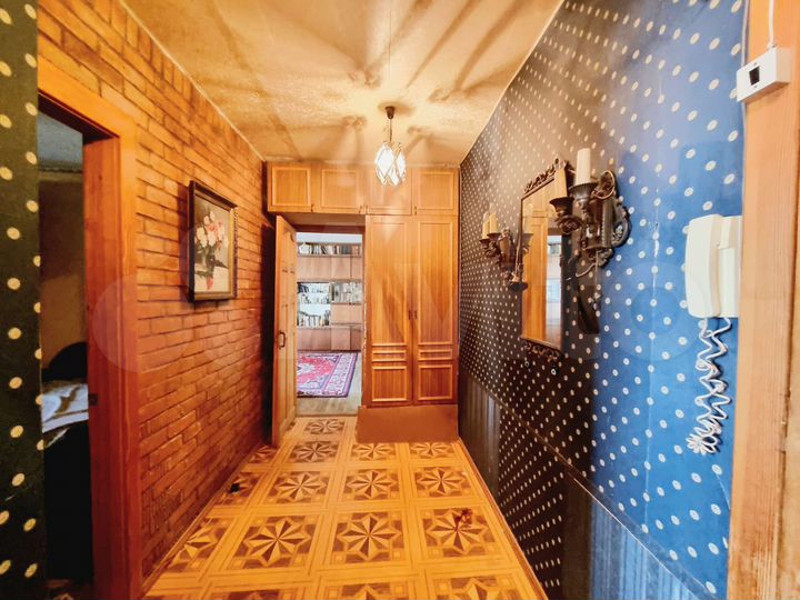 2-к. квартира, 52 м², 4/9 эт.