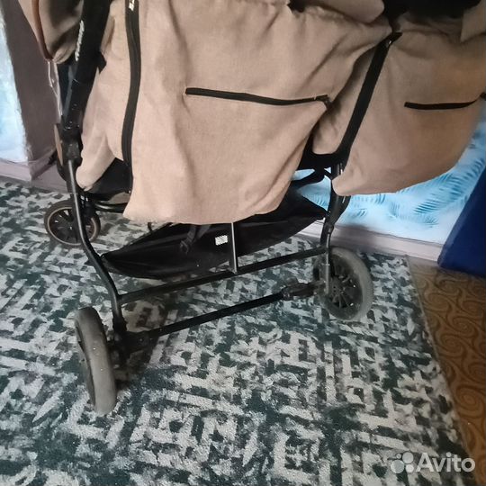 Коляска для двойни