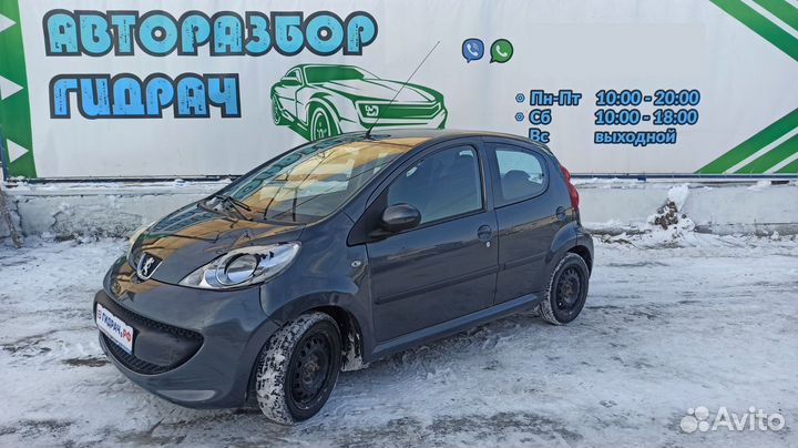 Трапеция стеклоочистителей Peugeot 107 6405HT