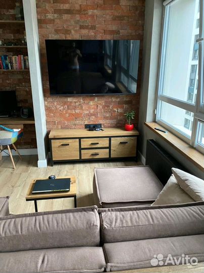 Тумба под телевизор с ящиками, массив дуба