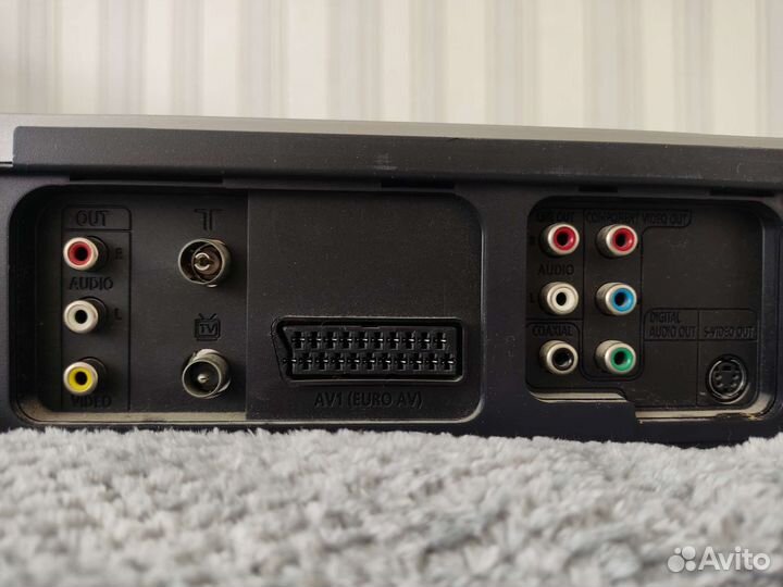 Видеомагнитофон с двд