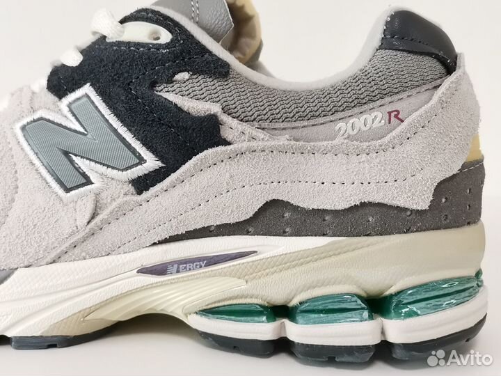 New Balance 2002R