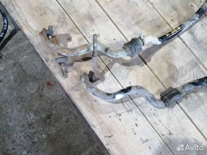 Стабилизатор задний Toyota Rav4