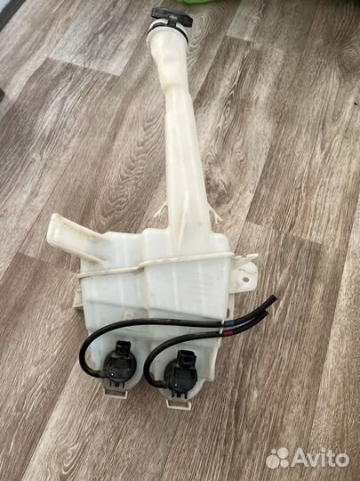 Продам бочек стеклоомывателя на Toyota Allion 260