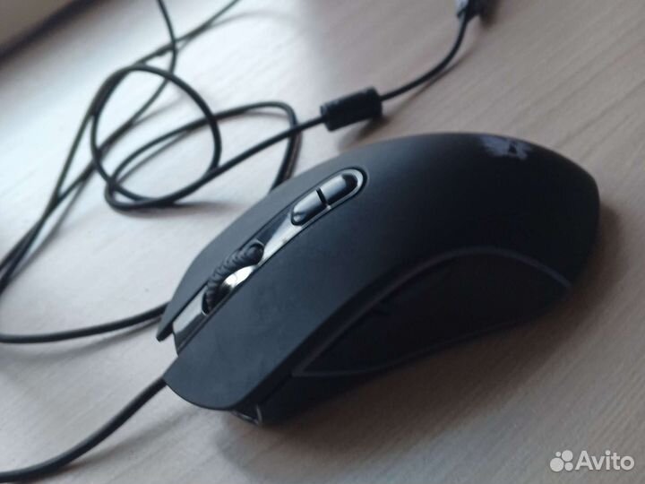 Игровая мышь много цветов у меня она 3 недели