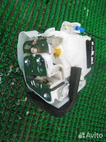 Замок двери передней правой Subaru Legacy/ Outbac