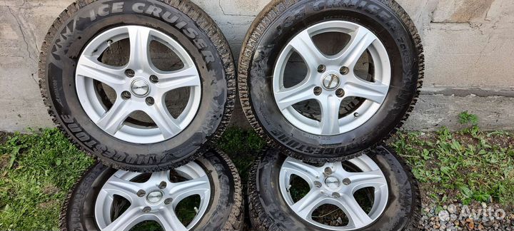 Bridgestone Ice Cruiser 7000 205/70 R15