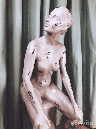 Скульптура из гипса с золотой поталью 