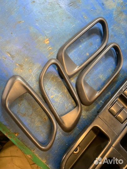 Накладка на торпедо Subaru Forester SG EJ205 2005