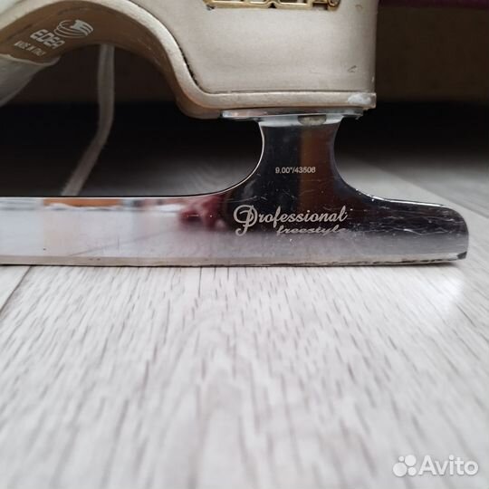 Фигурные коньки edea chorus 235