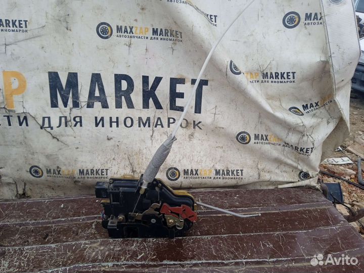 Замок двери передней правой Audi A4 B6