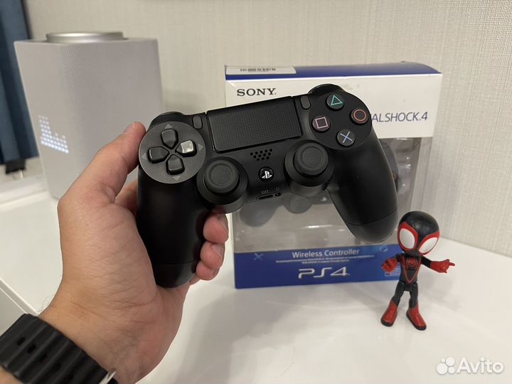 Геймпад PS4 DualShock 4 v2 оригинал как новые