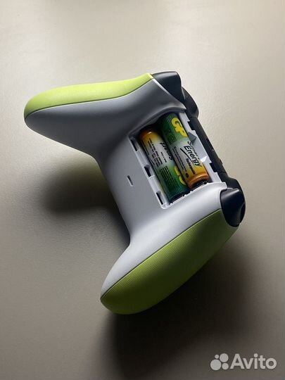 Геймпад Microsoft Xbox Electric Volt зеленый