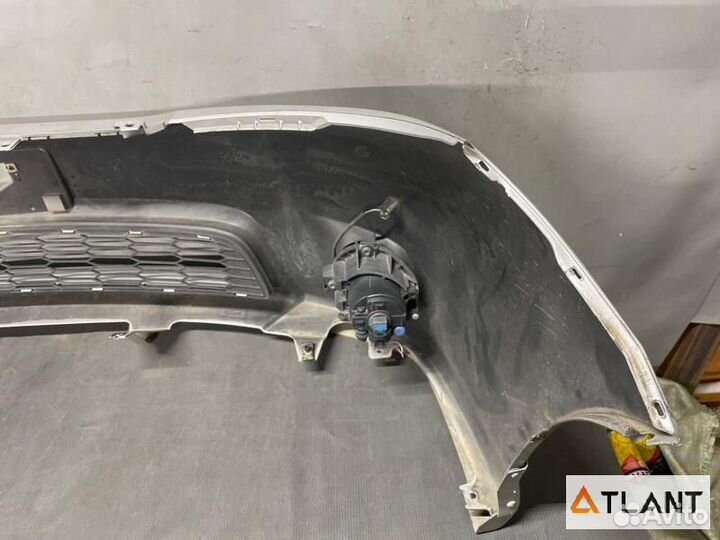 Бампер передний toyota isis