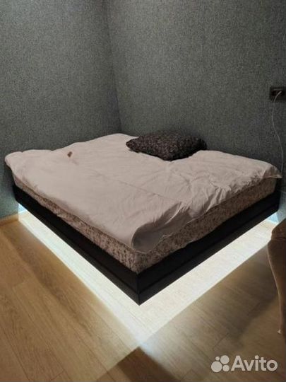 Парящие кровати в ассортименте