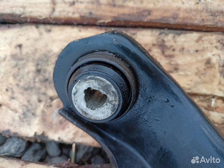 Рычаг подвески передний правый Renault Symbol 1