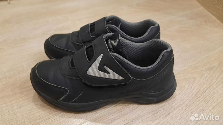 Кроссовки детские